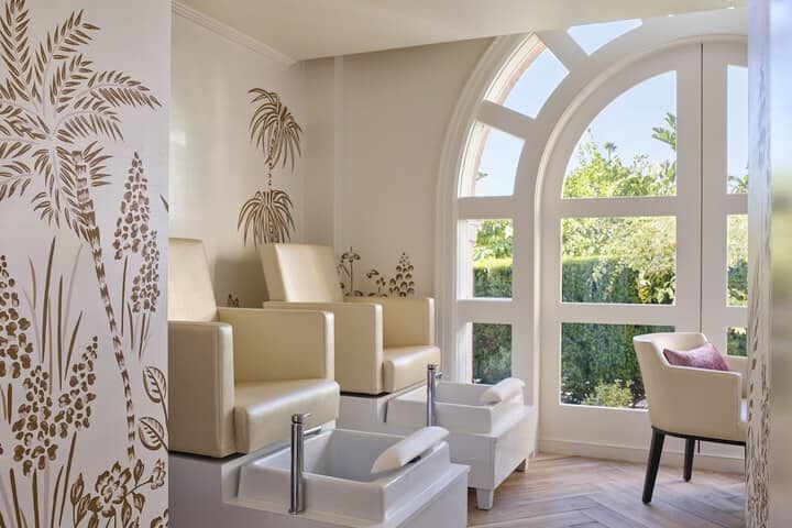 Nail salon